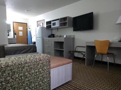Bearcat Inn and Suites - image 11