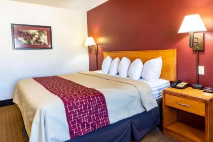 Bearcat Inn and Suites - image 15