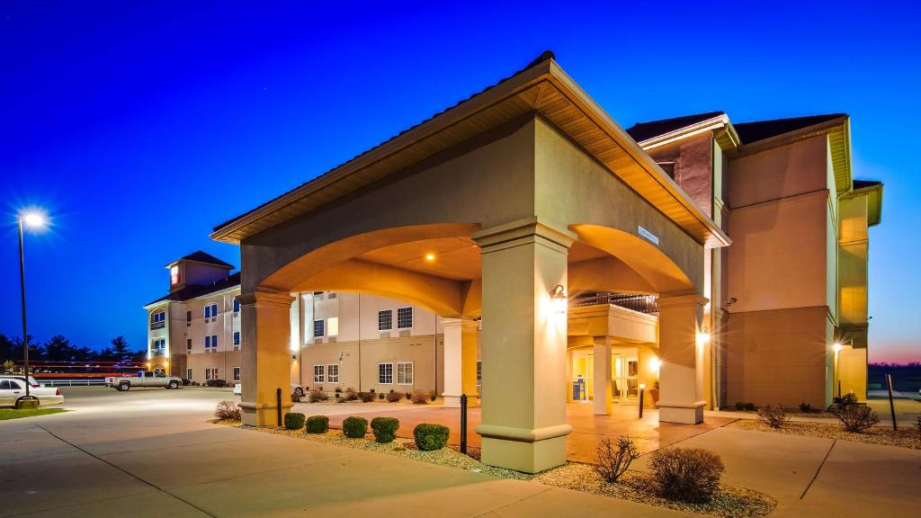 Best Western Plus MidAmerica Hotel - main image