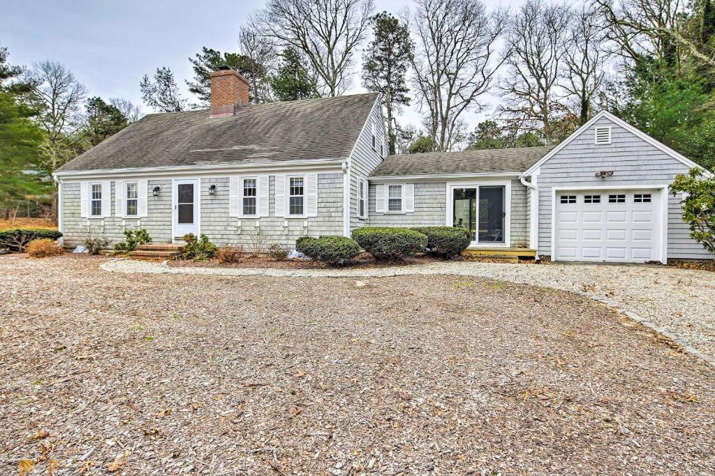 Family Home with Beach Gear and BBQ Walk to Shore - main image