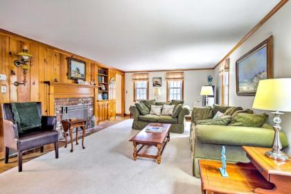 Family Home with Beach Gear and BBQ Walk to Shore - image 4