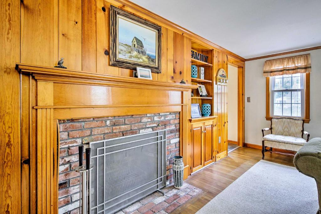 Family Home with Beach Gear and BBQ Walk to Shore - image 7