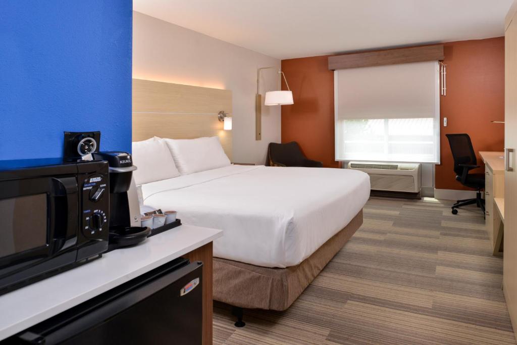 Holiday Inn Express Hotel & Suites Cincinnati - Mason an IHG Hotel - image 5