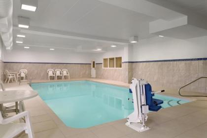 Hampton Inn Cincinnati Kings Island - image 10