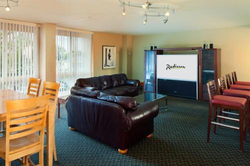Radisson Hotel JFK Airport - image 3