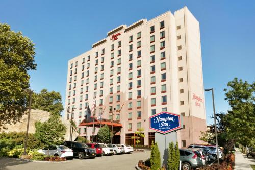 Hampton Inn New York - LaGuardia Airport - main image