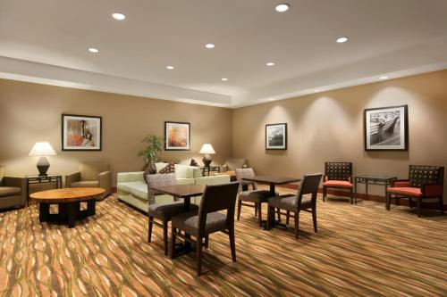 Hampton Inn New York - LaGuardia Airport - image 4