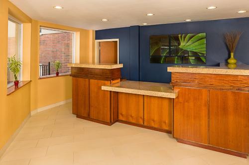 Fairfield Inn by Marriott New York LaGuardia Airport/Flushing - image 2