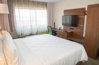 Holiday Inn Express LaGuardia Airport an IHG Hotel - image 3