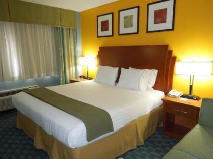 Holiday Inn Express LaGuardia Airport an IHG Hotel - image 4