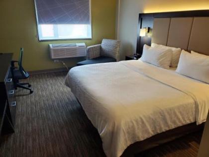 Holiday Inn Express Maspeth an IHG Hotel - image 3