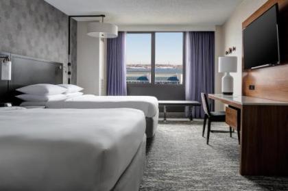 New York LaGuardia Airport Marriott - image 3
