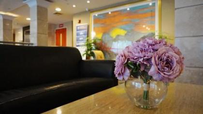 Best Western Queens Court - image 2