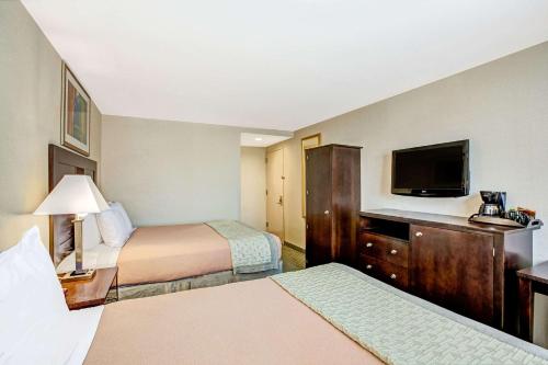 Hillcrest Hotel Near JFK Airtrain - main image