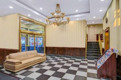 Hillcrest Hotel Near JFK Airtrain - image 2