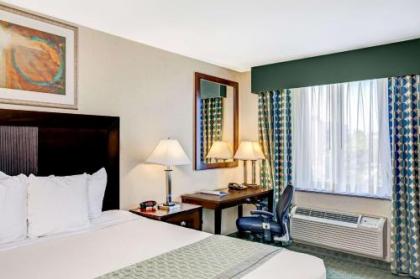 Hillcrest Hotel Near JFK Airtrain - image 5