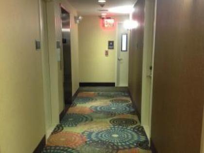 Howard Johnson by Wyndham Jamaica NY Near AirTrain JFK