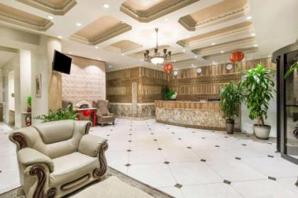 Ramada by Wyndham Flushing Queens - image 3