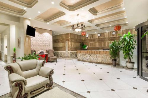Ramada by Wyndham Flushing Queens - image 3