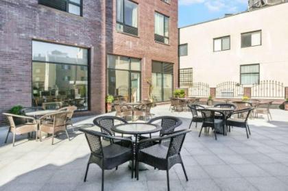 Ramada by Wyndham Flushing Queens - image 4