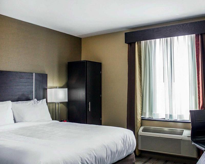 Quality Inn - image 5