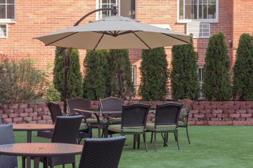 Courtyard by Marriott New York Queens/Fresh Meadows - image 4
