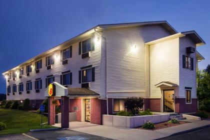 Super 8 by Wyndham Massena NY - image 12