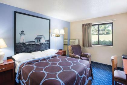 Super 8 by Wyndham Massena NY - image 3