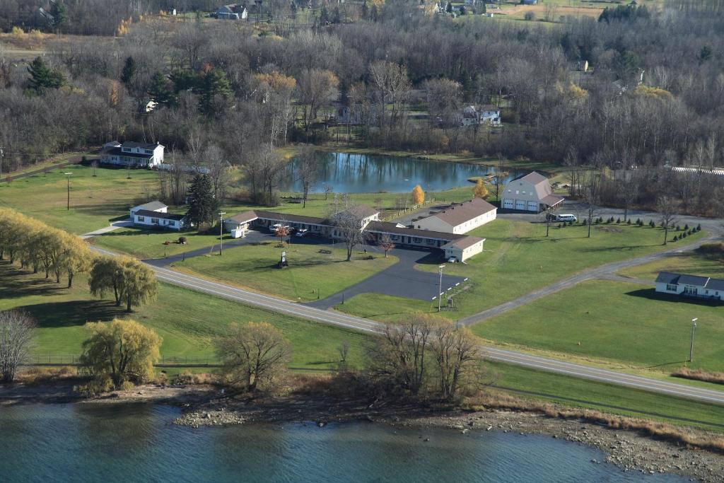 Lakeview Motel & Apartments - main image