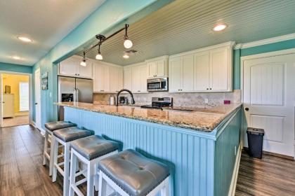 Matagorda Townhome with Deck Views Pool Access - image 4