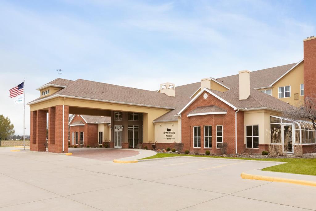 Homewood Suites by Hilton Toledo-Maumee - main image