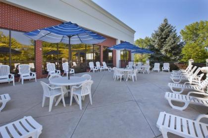 Hampton Inn Toledo-South/Maumee - image 13