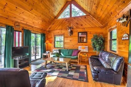 Hocking Hills Lake Cabin with Hot tub Deck and Dock