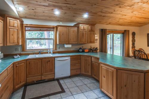 Downtown Camp Retreat - image 4