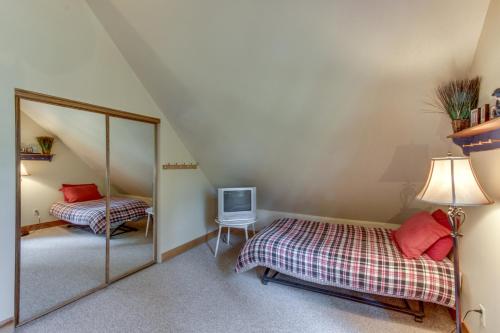 Ken's Cabin - image 5
