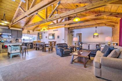 Family Retreat with Hot Tub - half Mile to Downtown!