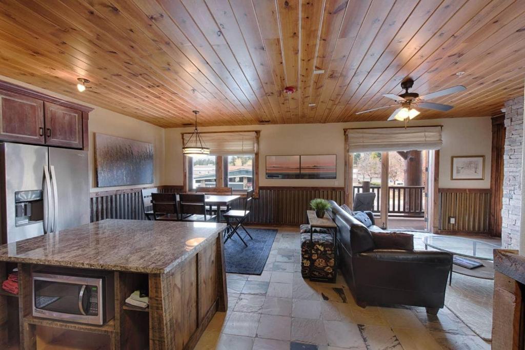 TimberCrest Downtown Lakeview Condo South by Casago McCall - Donerightmanagement - image 2