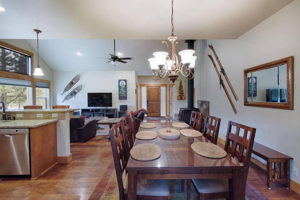 TJ'S MOUNTAIN HAUS by Casago McCall - Donerightmanagement - image 6