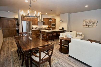 Silverpine Hideaway by Casago McCall - Donerightmanagement - image 2