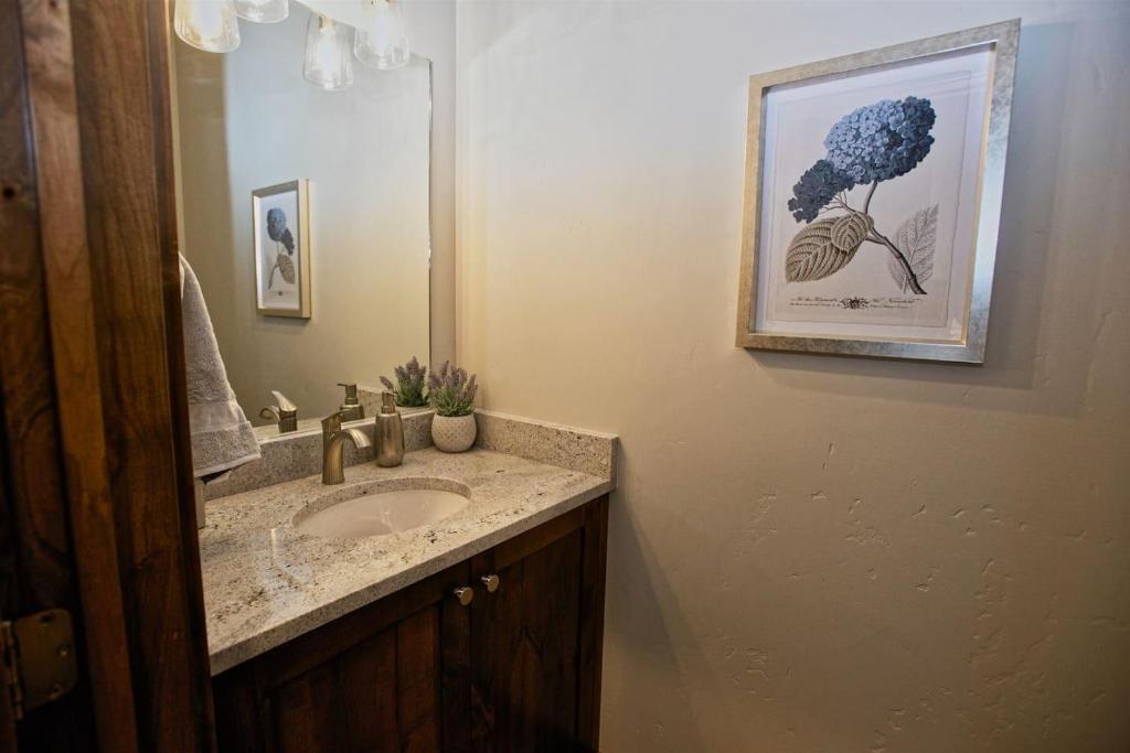 Silverpine Hideaway by Casago McCall - Donerightmanagement - image 5