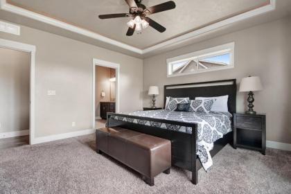 Fox Lane Luxury Home - image 10