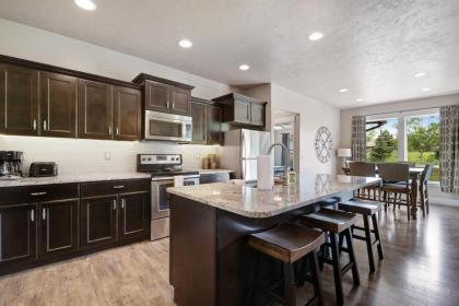 Fox Lane Luxury Home - image 12