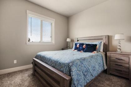 Fox Lane Luxury Home - image 14