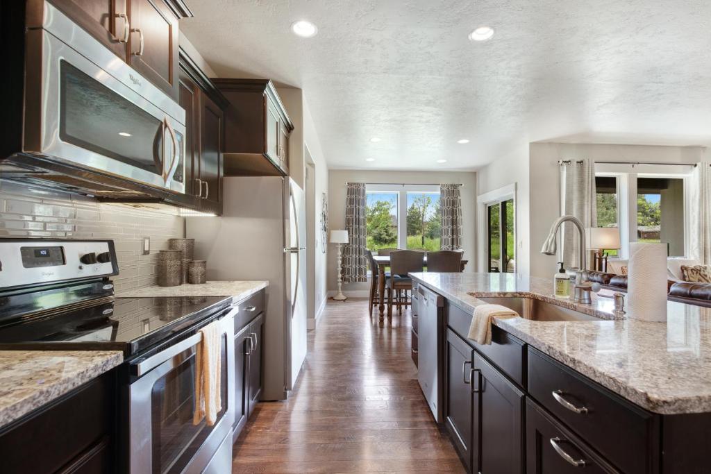 Fox Lane Luxury Home - image 2