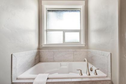 Fox Lane Luxury Home - image 4