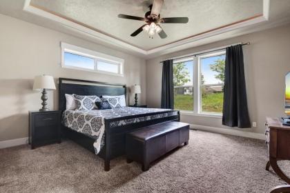 Fox Lane Luxury Home - image 6