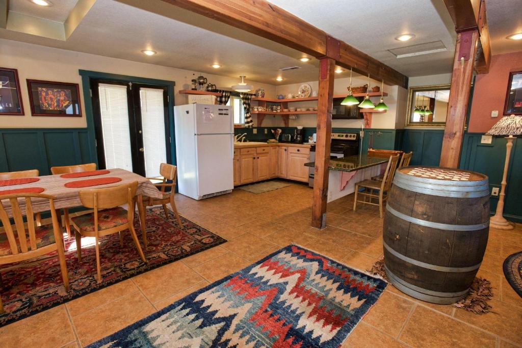 Cottage Inn by Casago McCall - Donerightmanagement - image 6