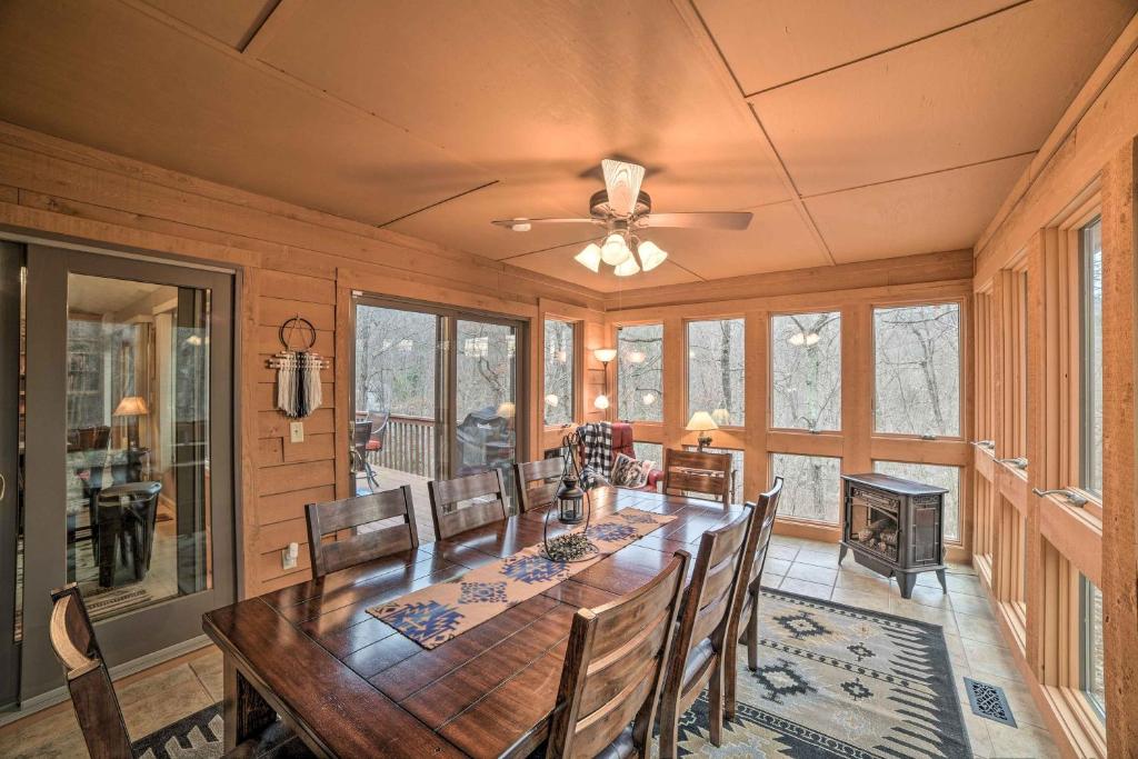 Recently Renovated Massanutten Home with Game Room! - image 2