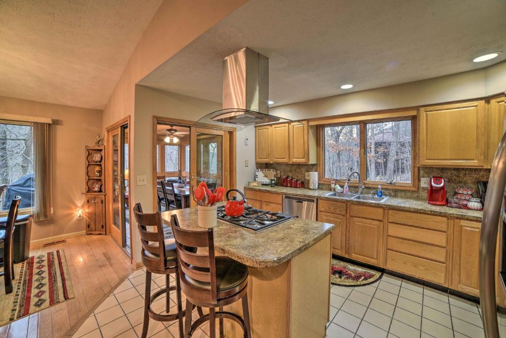 Recently Renovated Massanutten Home with Game Room! - image 5