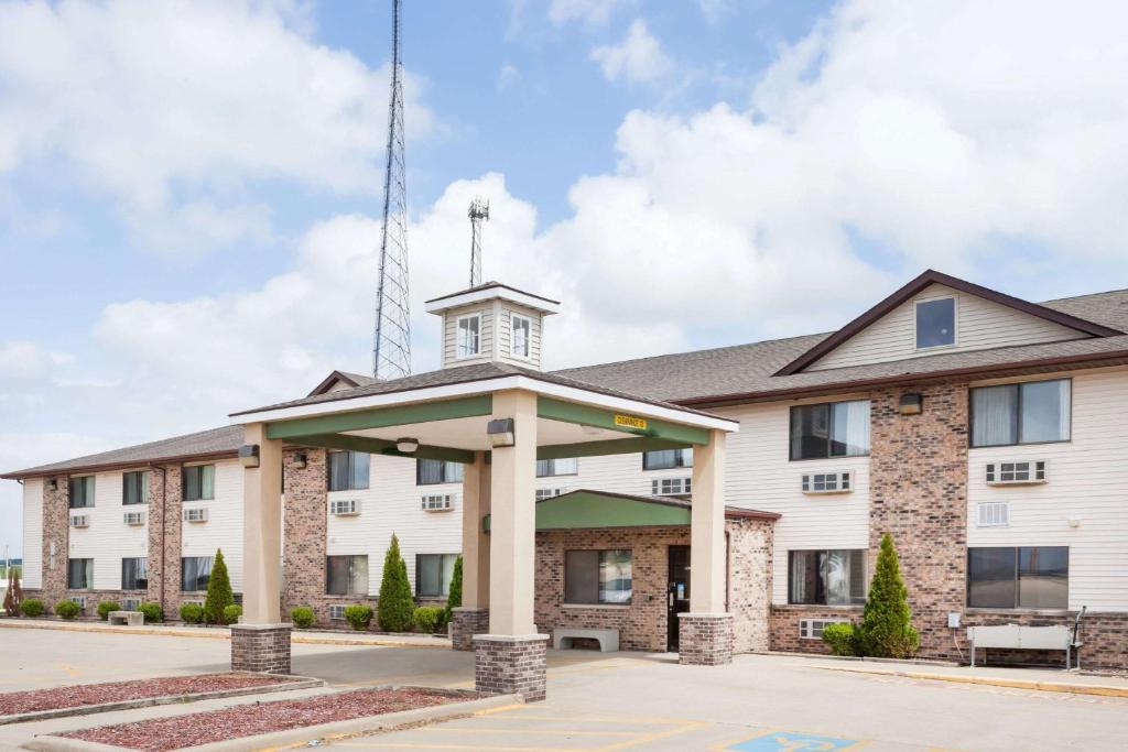 Super 8 by Wyndham McLean/Bloomington SW - main image